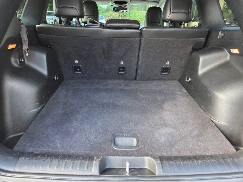 Used 2021 Jeep Cherokee Latitude Plus FWD image 25