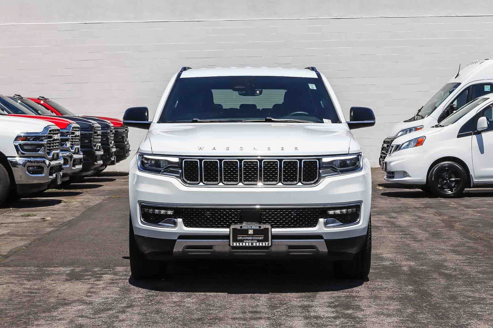 Used 2024 Jeep Wagoneer L Series II RWD image 2
