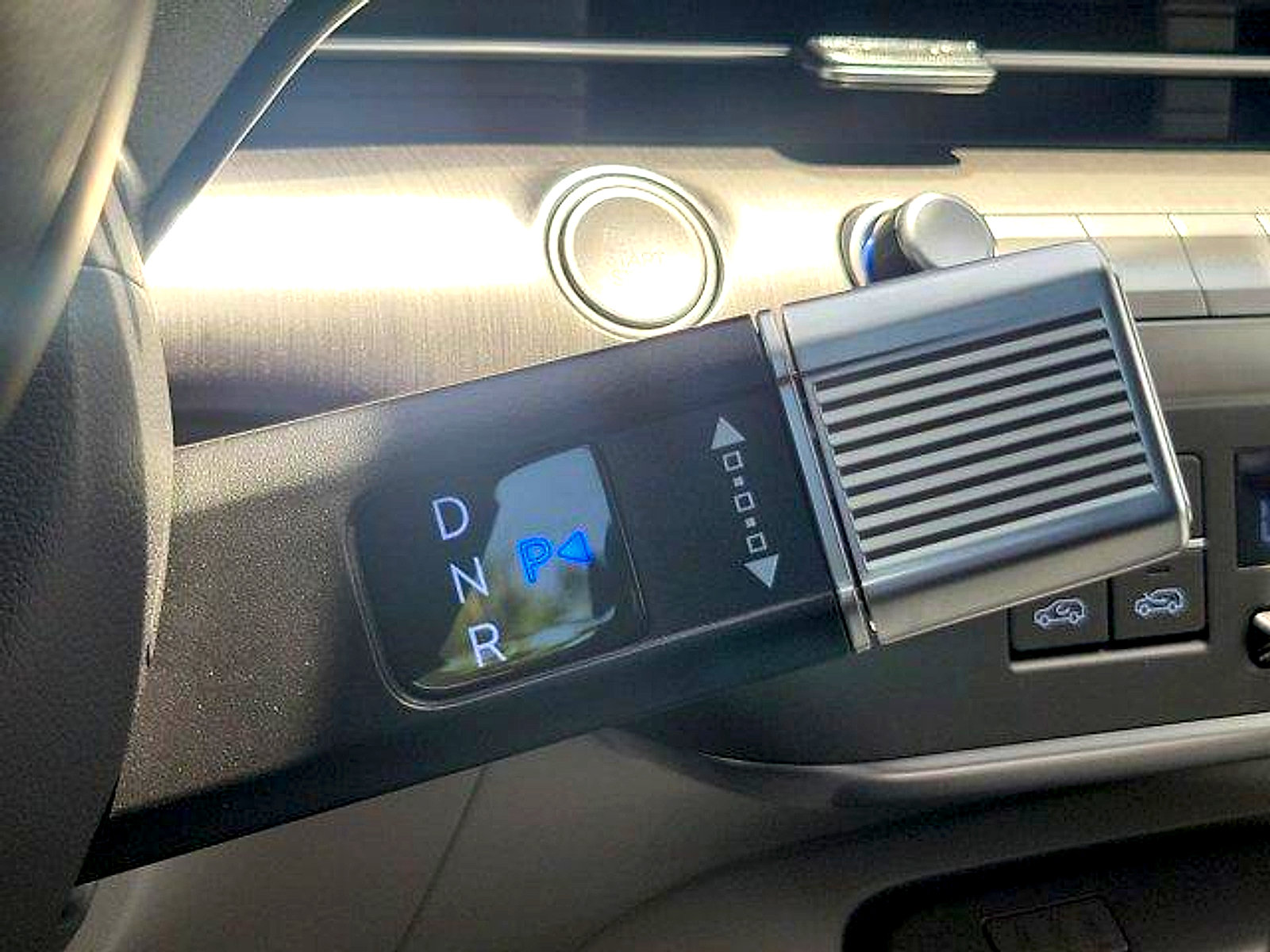 Used 2024 Hyundai Kona Limited FWD image 30