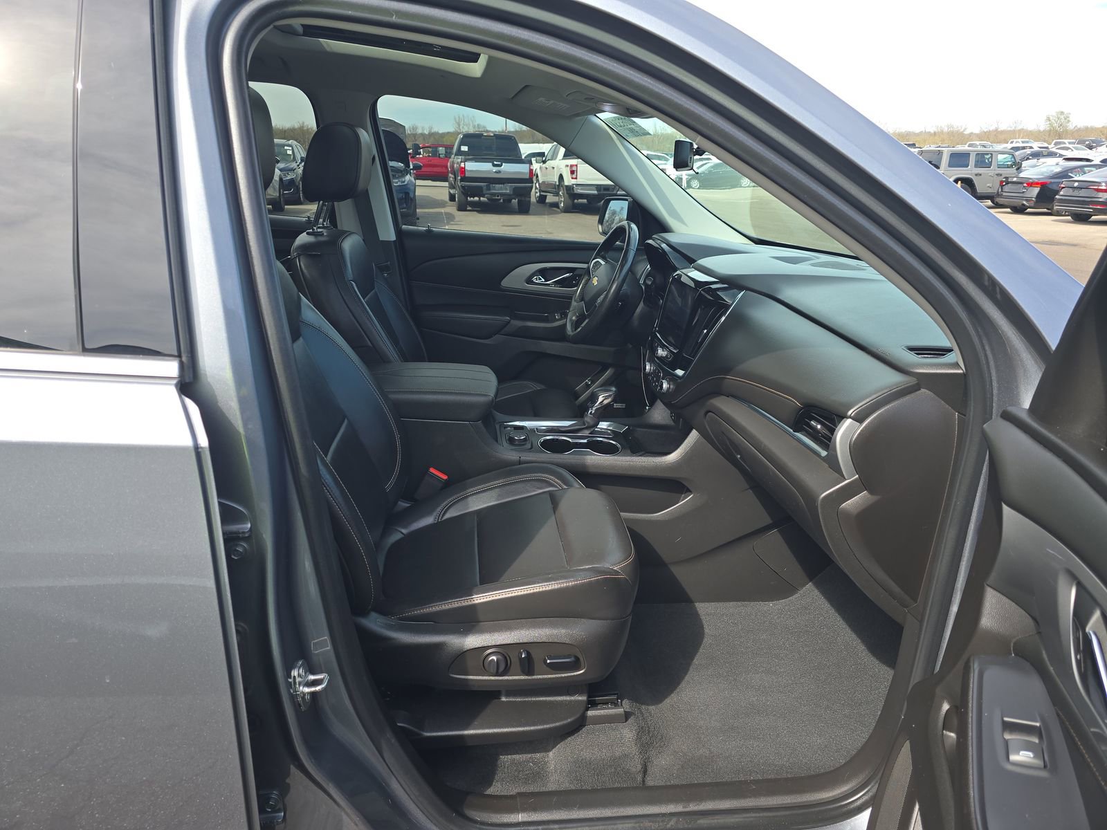 Used 2021 Chevrolet Traverse LT w/ LT Premium Package image 15