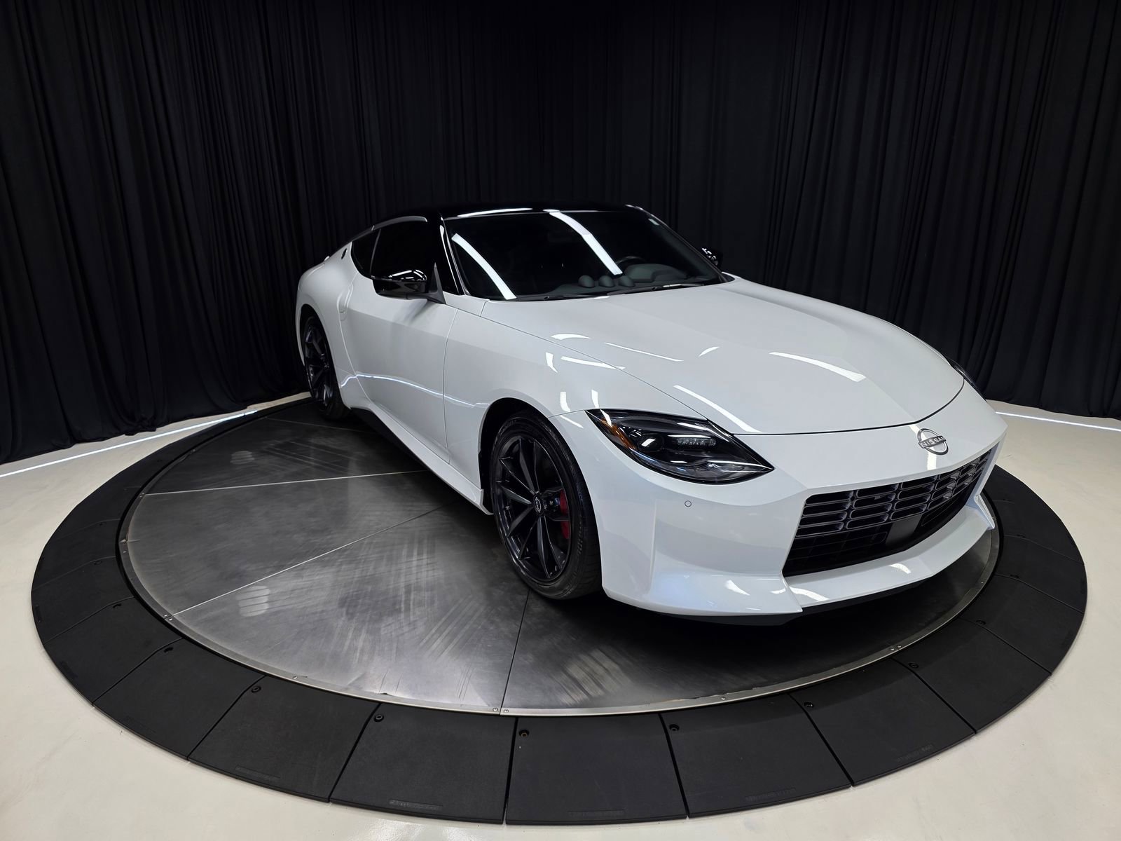 Used 2023 Nissan Z w/ Floor Mat Package (L93) RWD image 7