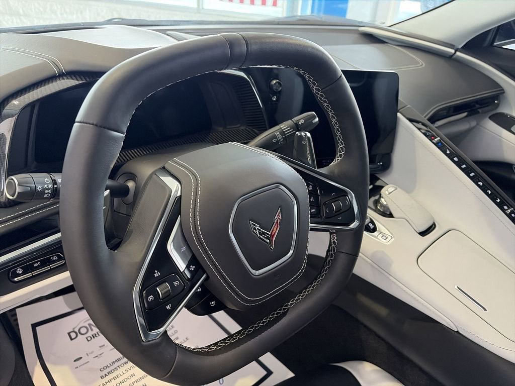 Used 2025 Chevrolet Corvette Stingray Premium Conv w/ Z51 Performance Package RWD image 14