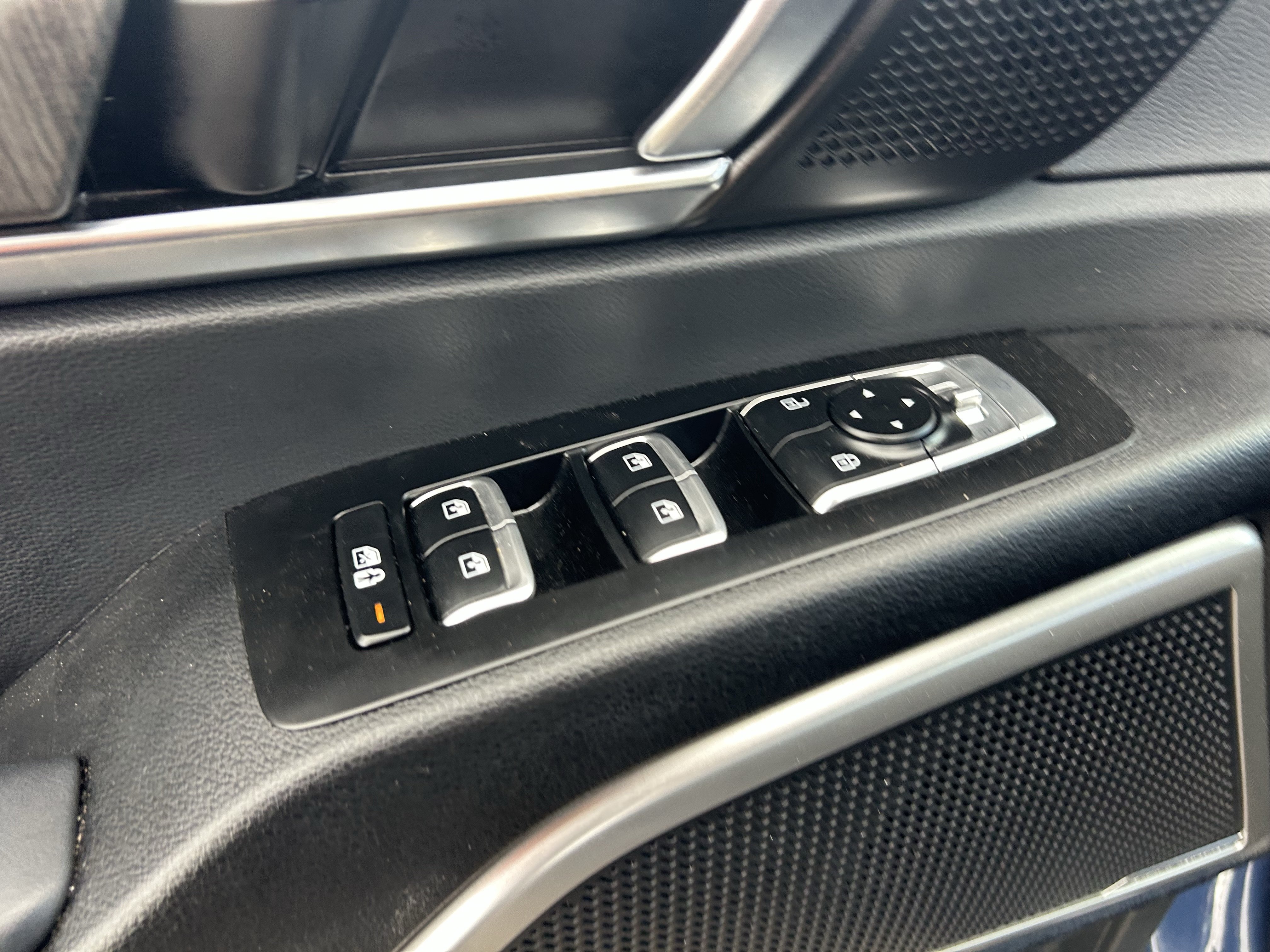 Certified 2023 Kia Telluride EX w/ EX Captain's Chair Package FWD image 30
