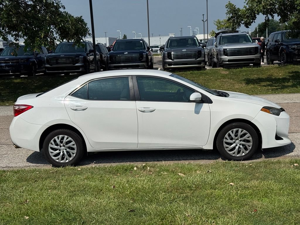 Used 2017 Toyota Corolla LE FWD image 6