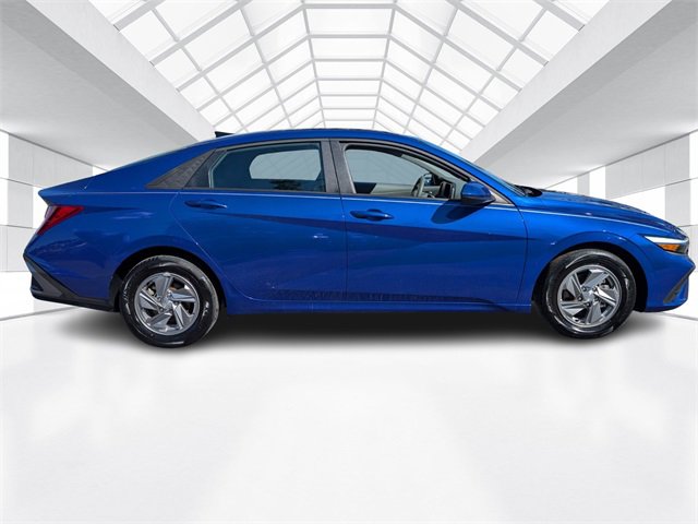 Used 2025 Hyundai Elantra SE image 7