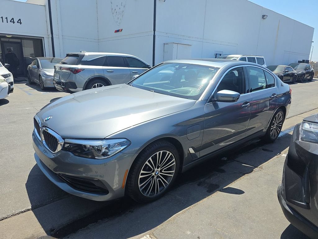 Used 2020 BMW 530e w/ Premium Package RWD image 2