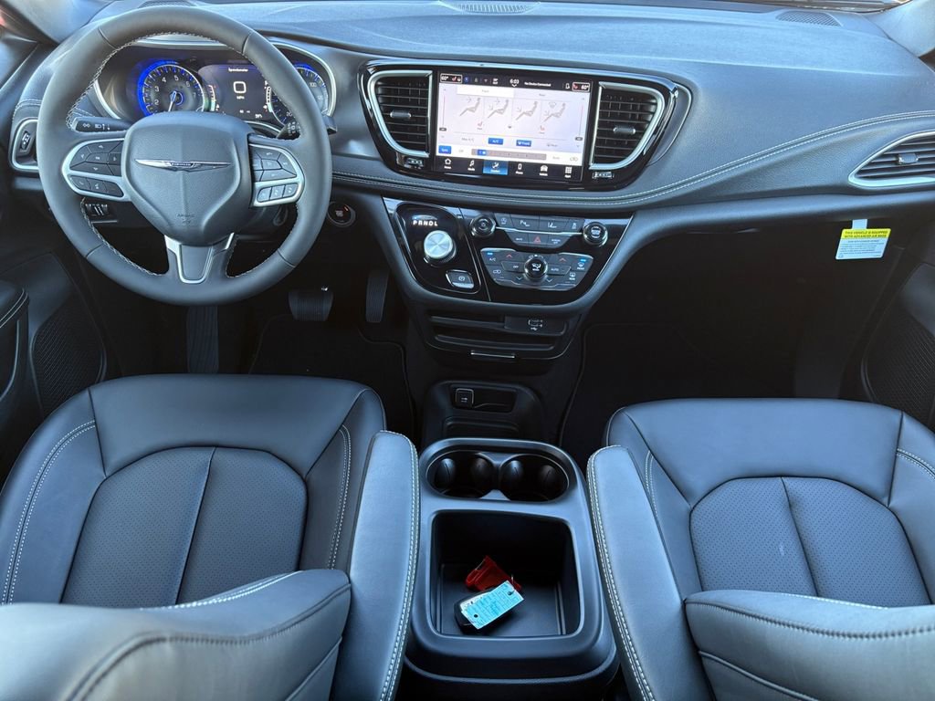 New 2026 Chrysler Pacifica Select image 3