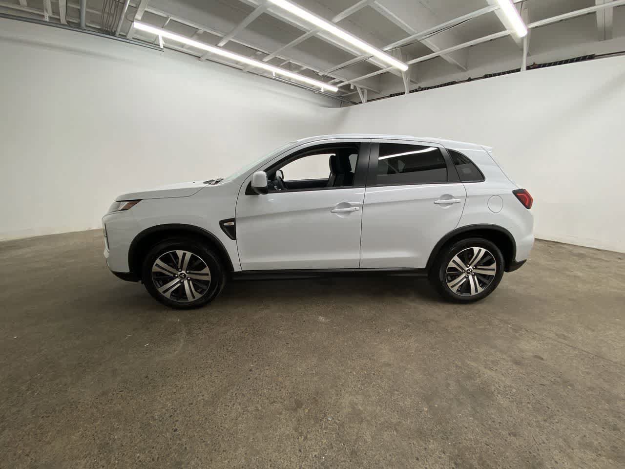 Used 2025 Mitsubishi Outlander Sport ES AWD/4WD image 3