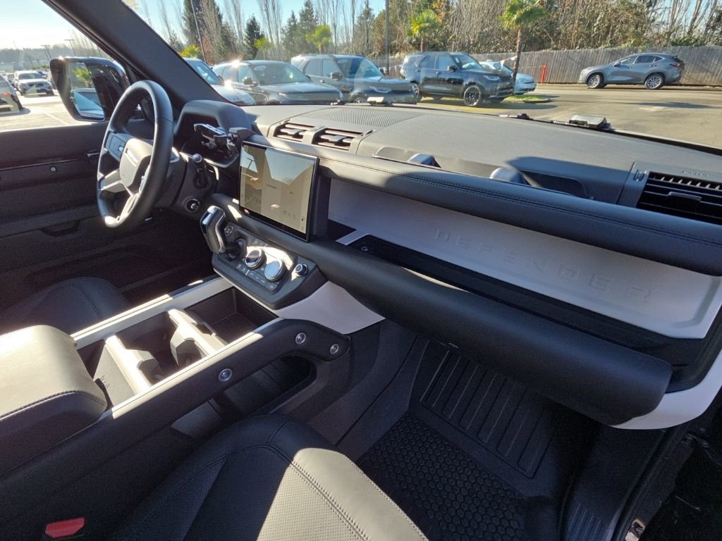 Used 2025 Land Rover Defender 110 X-Dynamic SE image 20