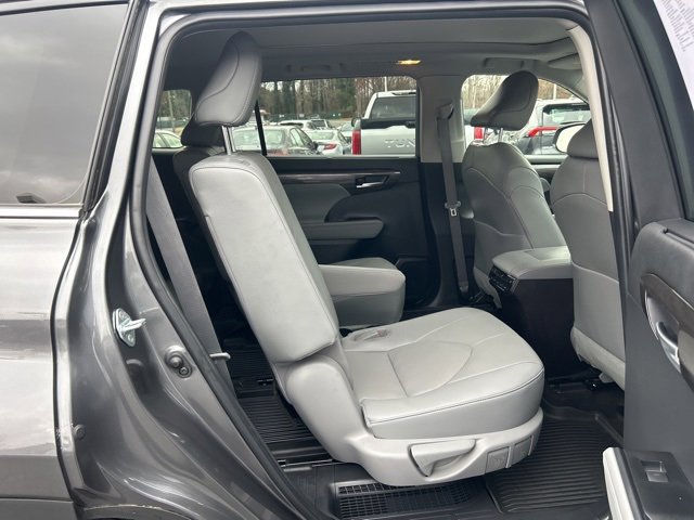 Used 2023 Toyota Highlander Platinum image 19