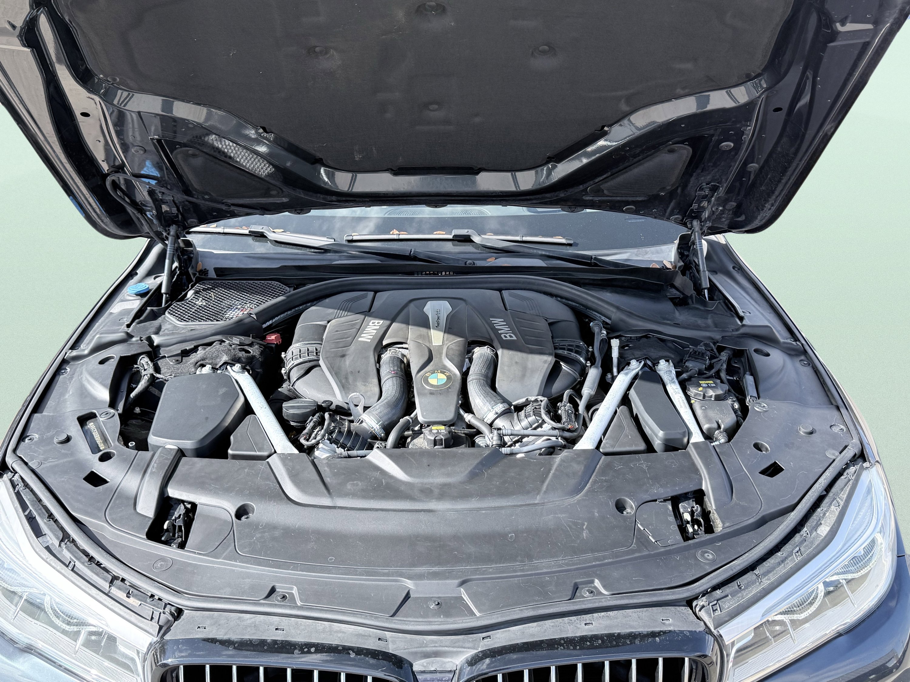 Used 2019 BMW 750i w/ M Sport Package image 58