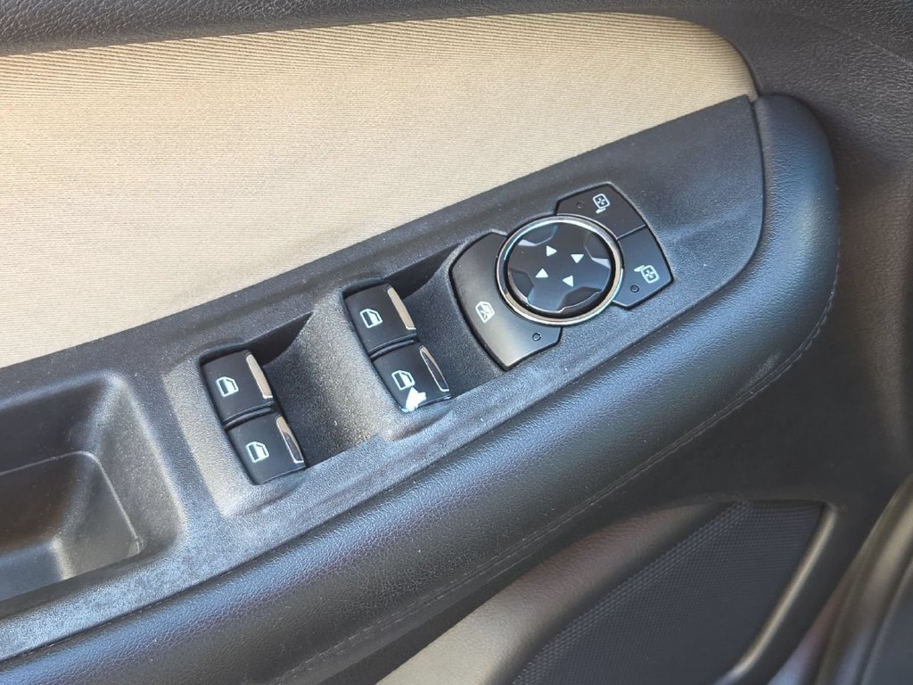 Used 2019 Ford Edge SE FWD image 13