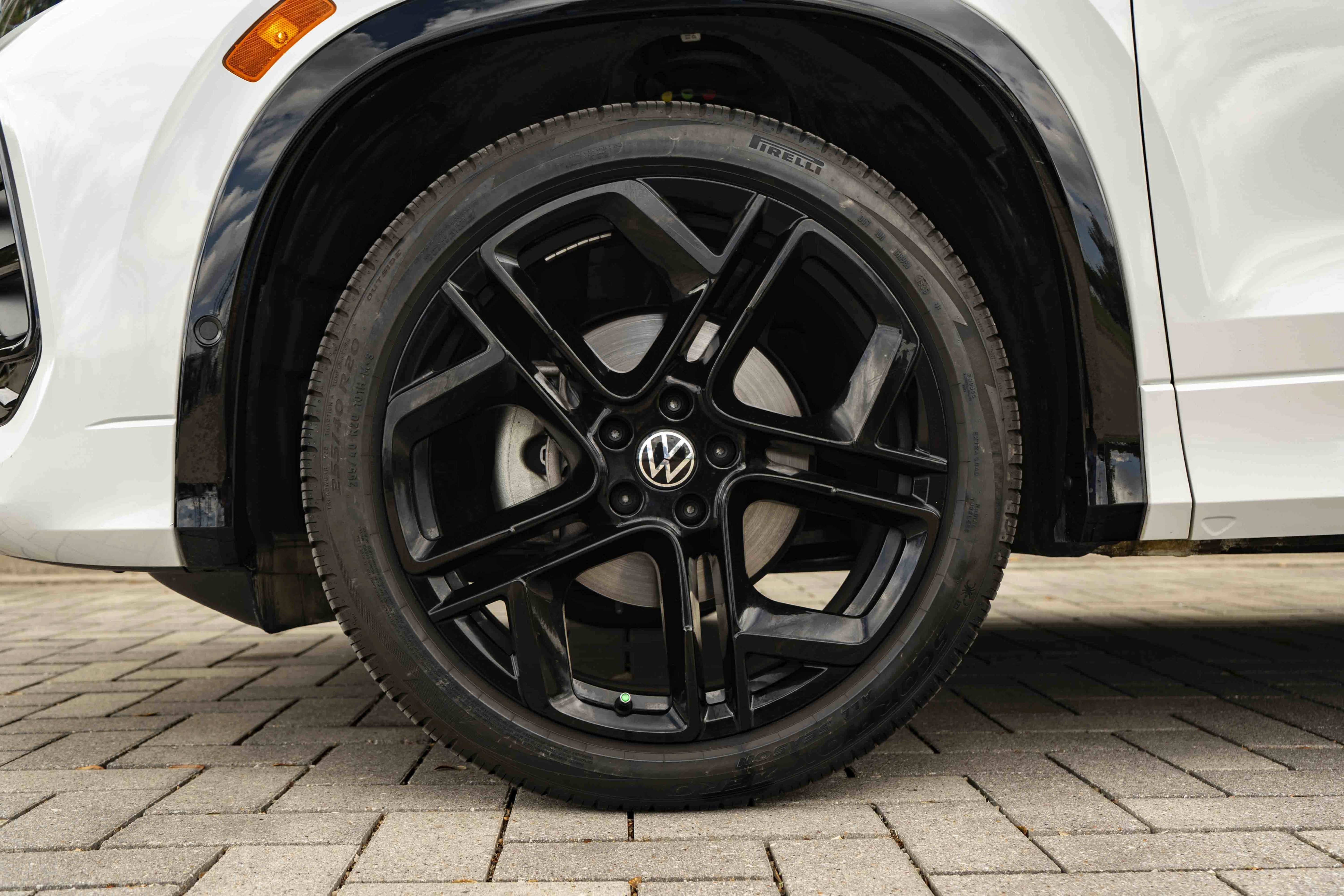 Certified 2026 Volkswagen Tiguan SE R-Line FWD image 13