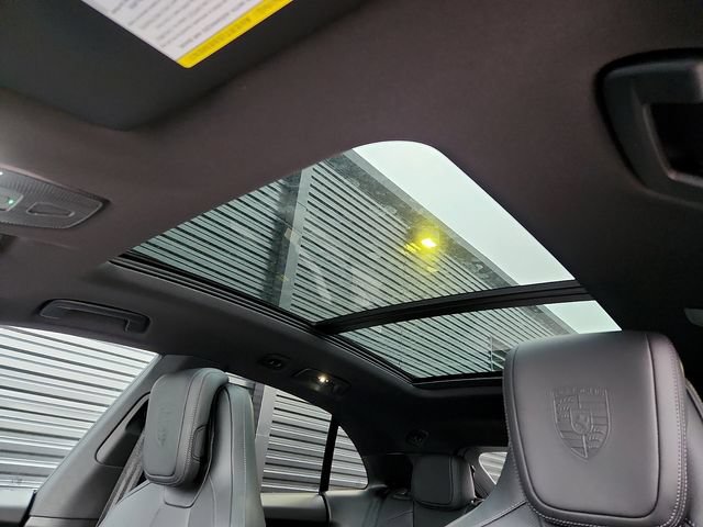 New 2025 Porsche Macan 4 Electric AWD/4WD image 16