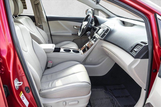 Used 2011 Toyota Venza AWD w/ Premium Pkg #2 image 26