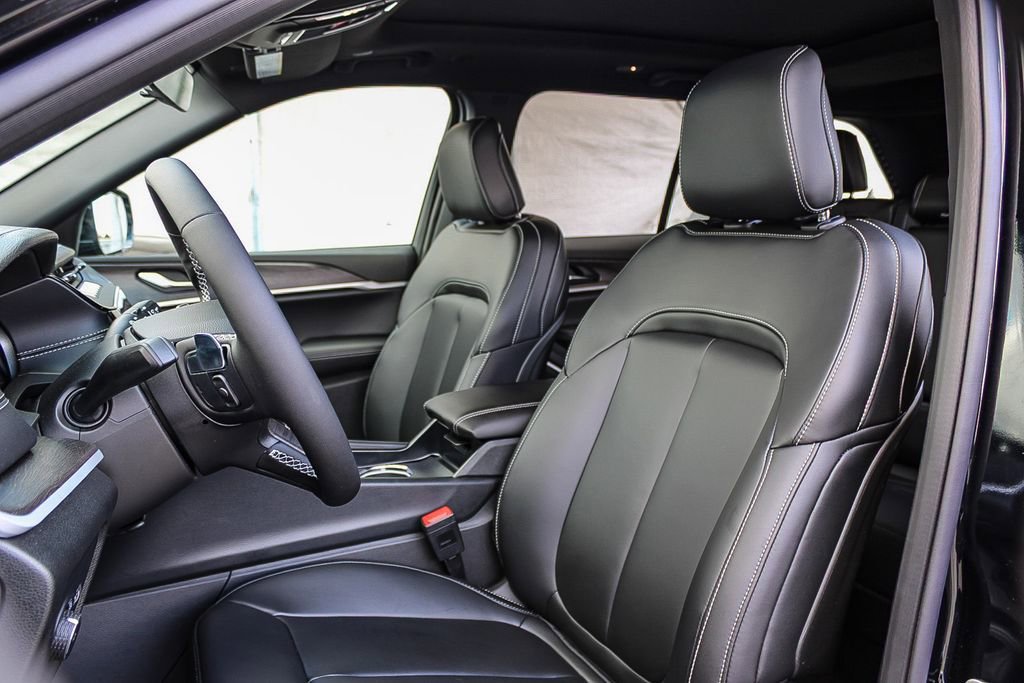 New 2026 Jeep Grand Cherokee Limited w/ Limited Altitude Package AWD/4WD image 18