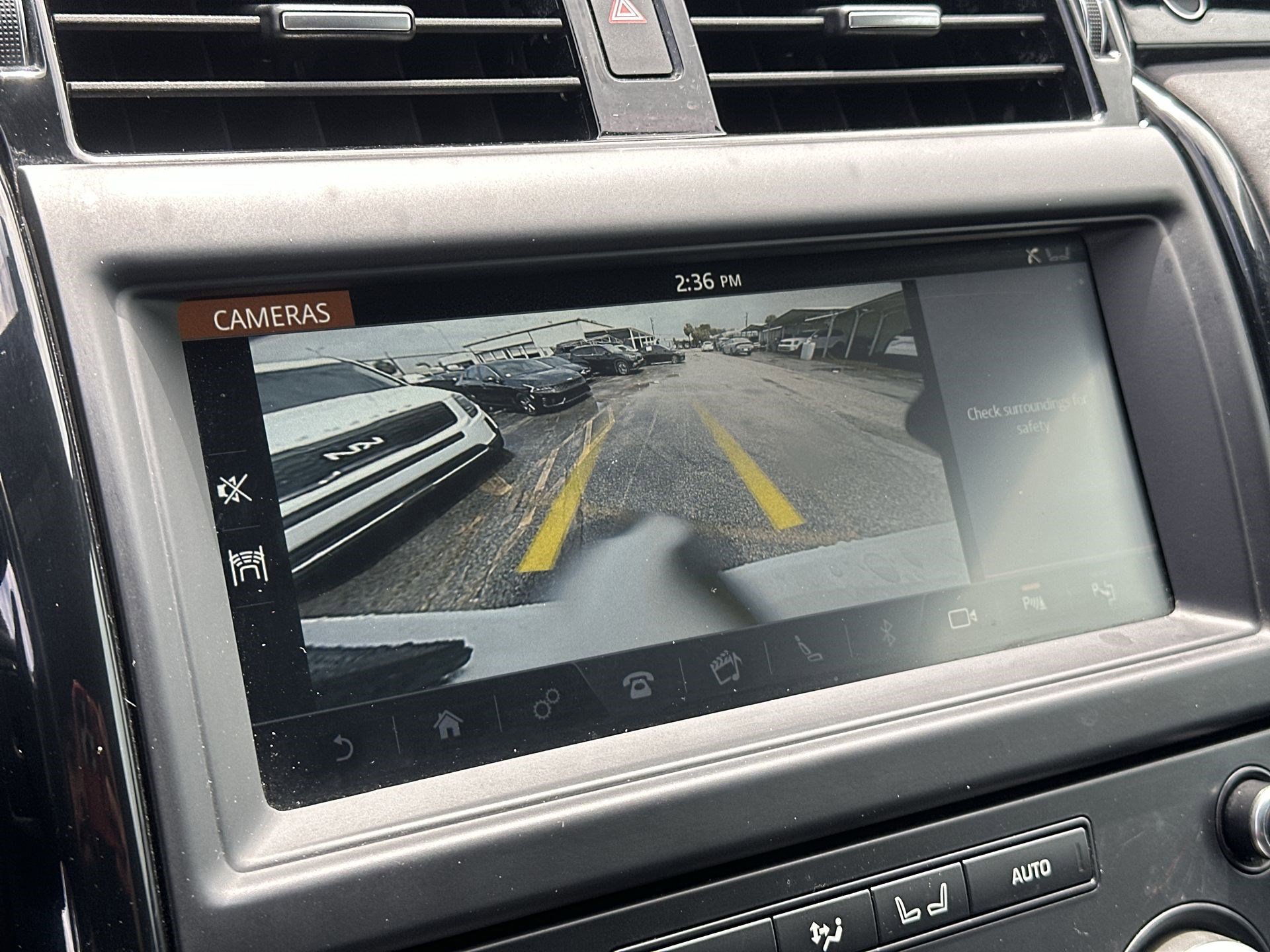 Used 2020 Land Rover Discovery SE image 22