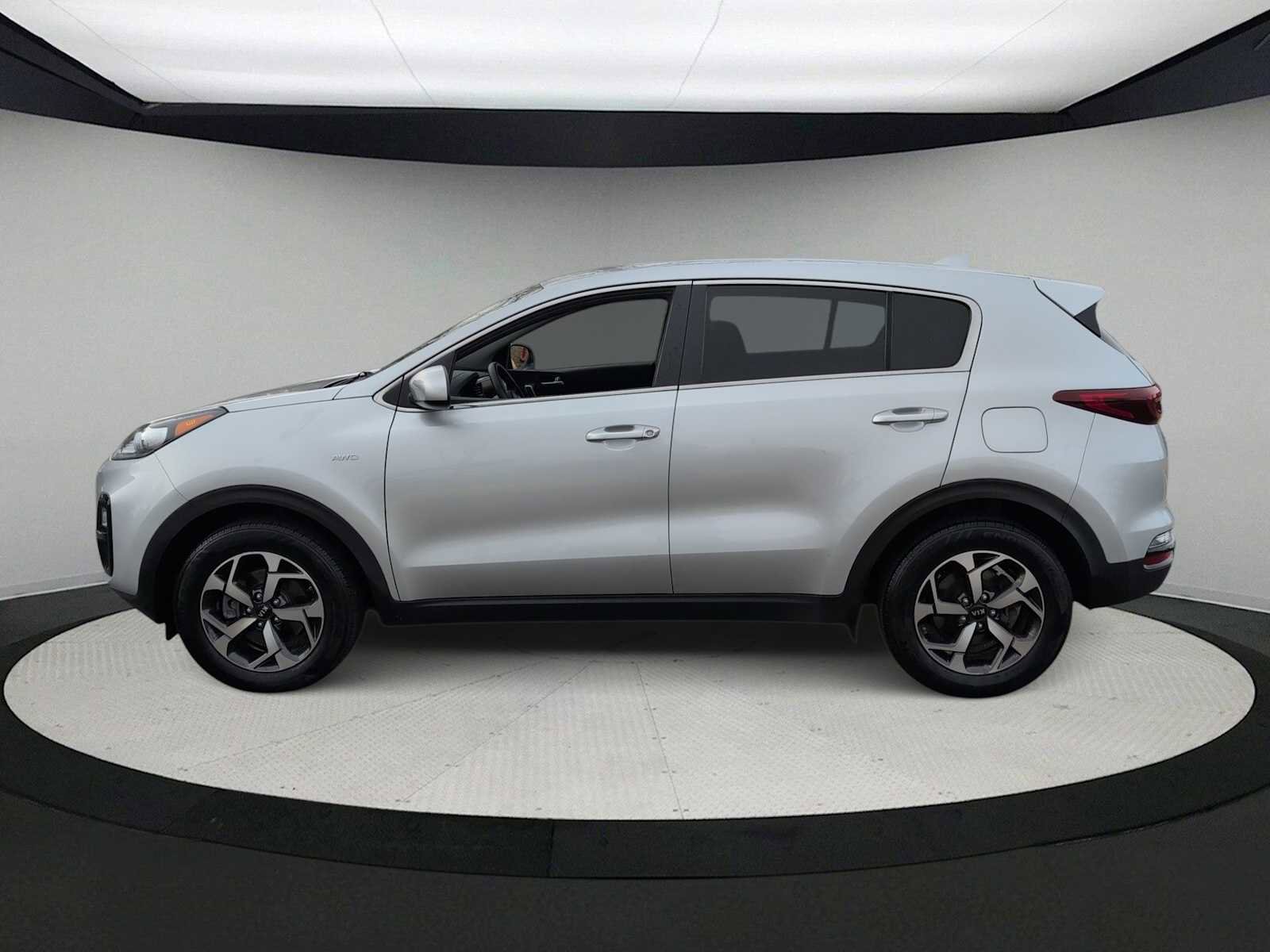 Used 2020 Kia Sportage LX image 5