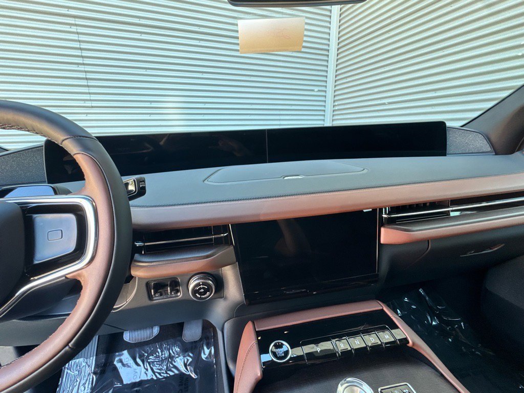 New 2025 Lincoln Navigator Reserve image 26