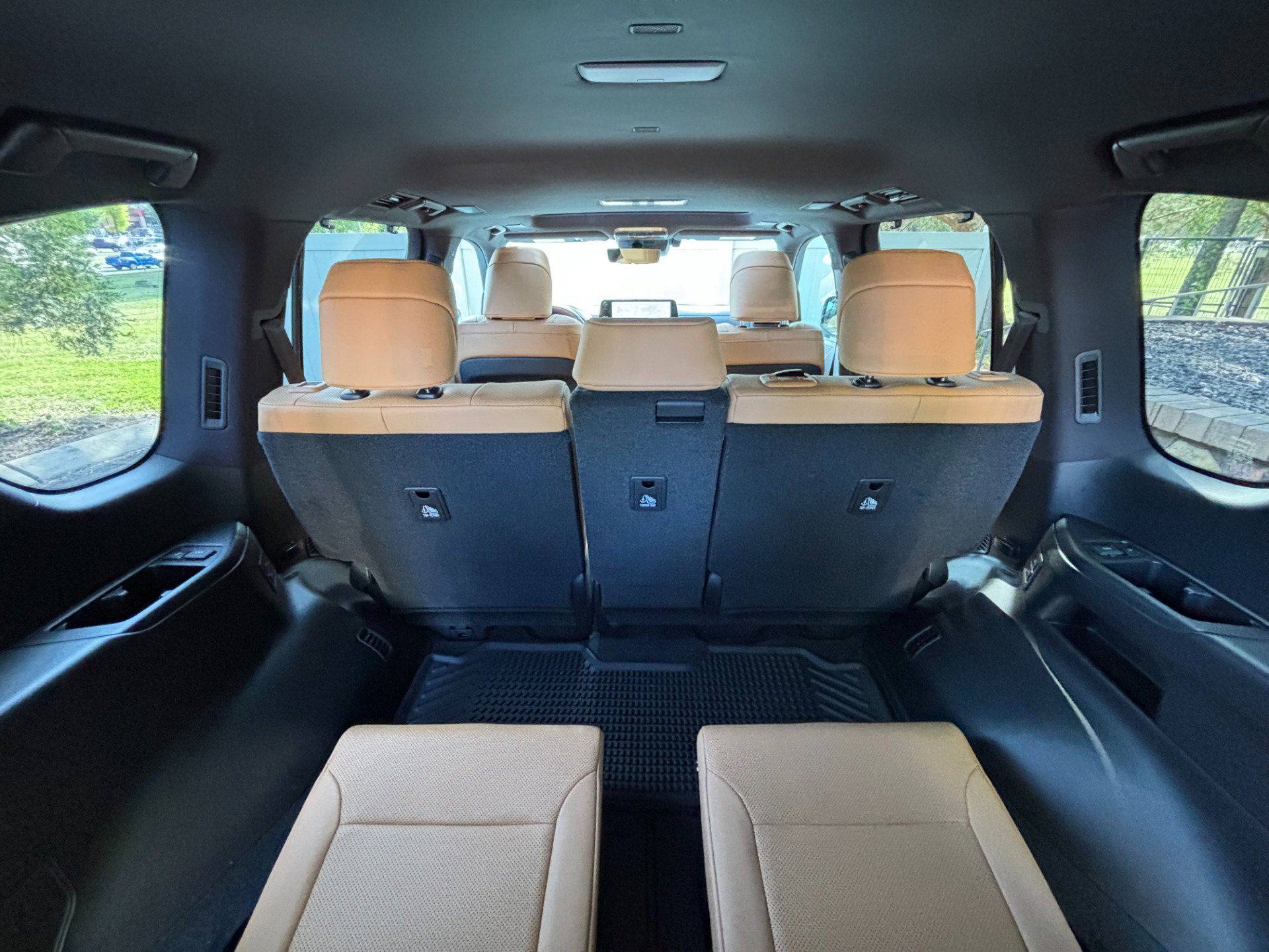 Used 2025 Lexus LX 600 4WD w/ Accessory Package (2T) image 33