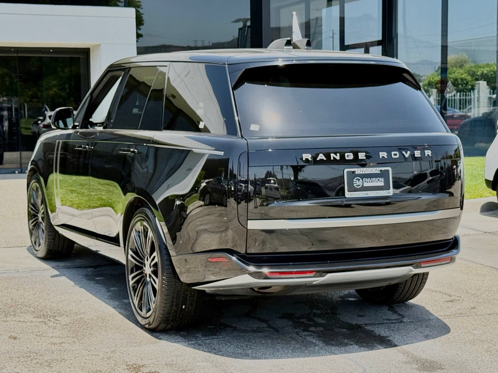 Used 2024 Land Rover Range Rover SE AWD/4WD image 9