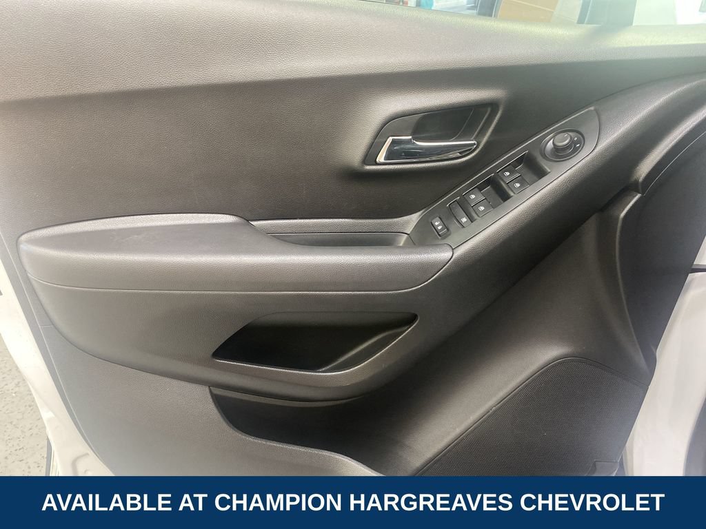 Used 2020 Chevrolet Trax LT w/ LT Convenience Package FWD image 30