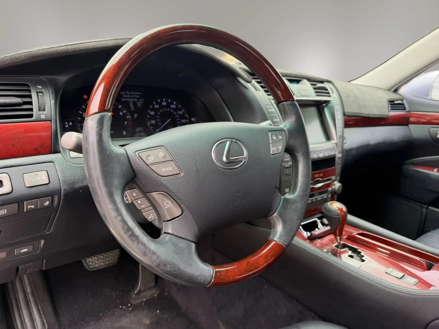 Used 2008 Lexus LS 460 L w/ Preferred Accessory Pkg RWD image 11