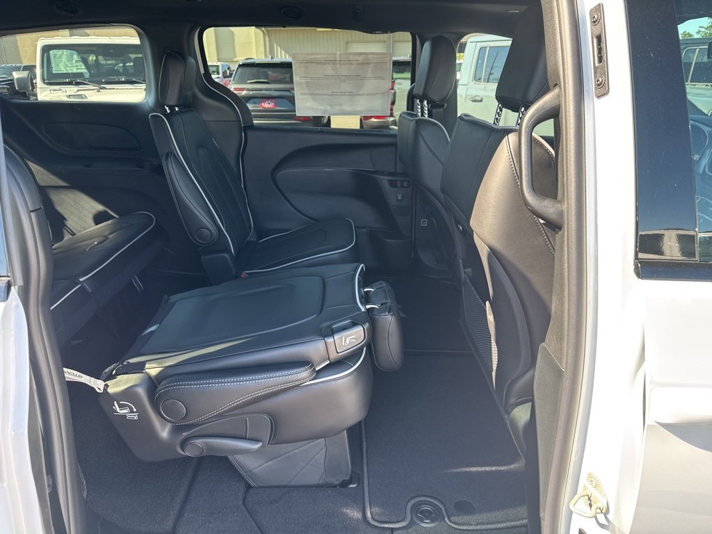 New 2026 Chrysler Pacifica Limited w/ S Appearance Package image 18