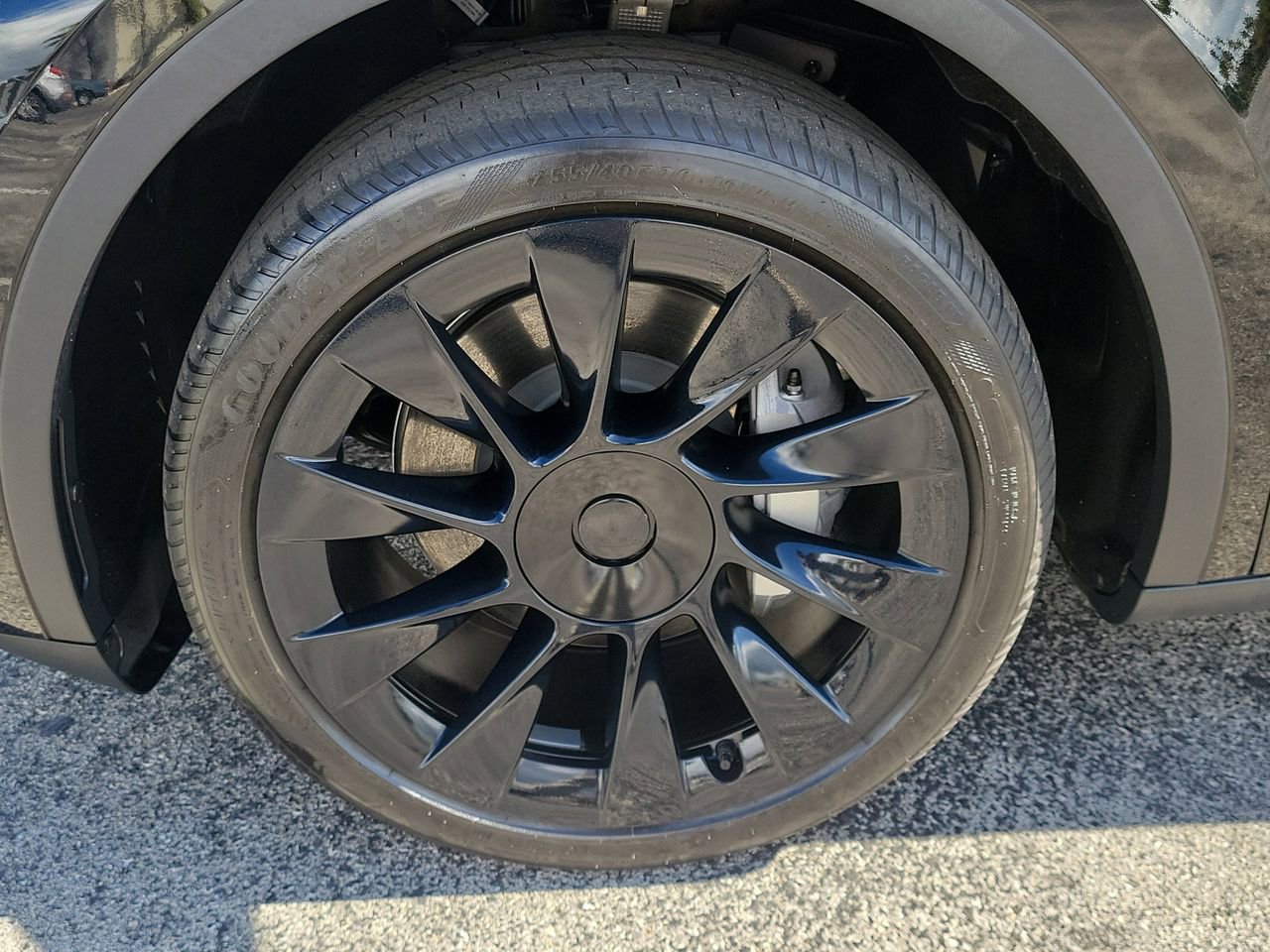 Used 2024 Tesla Model Y Long Range image 11