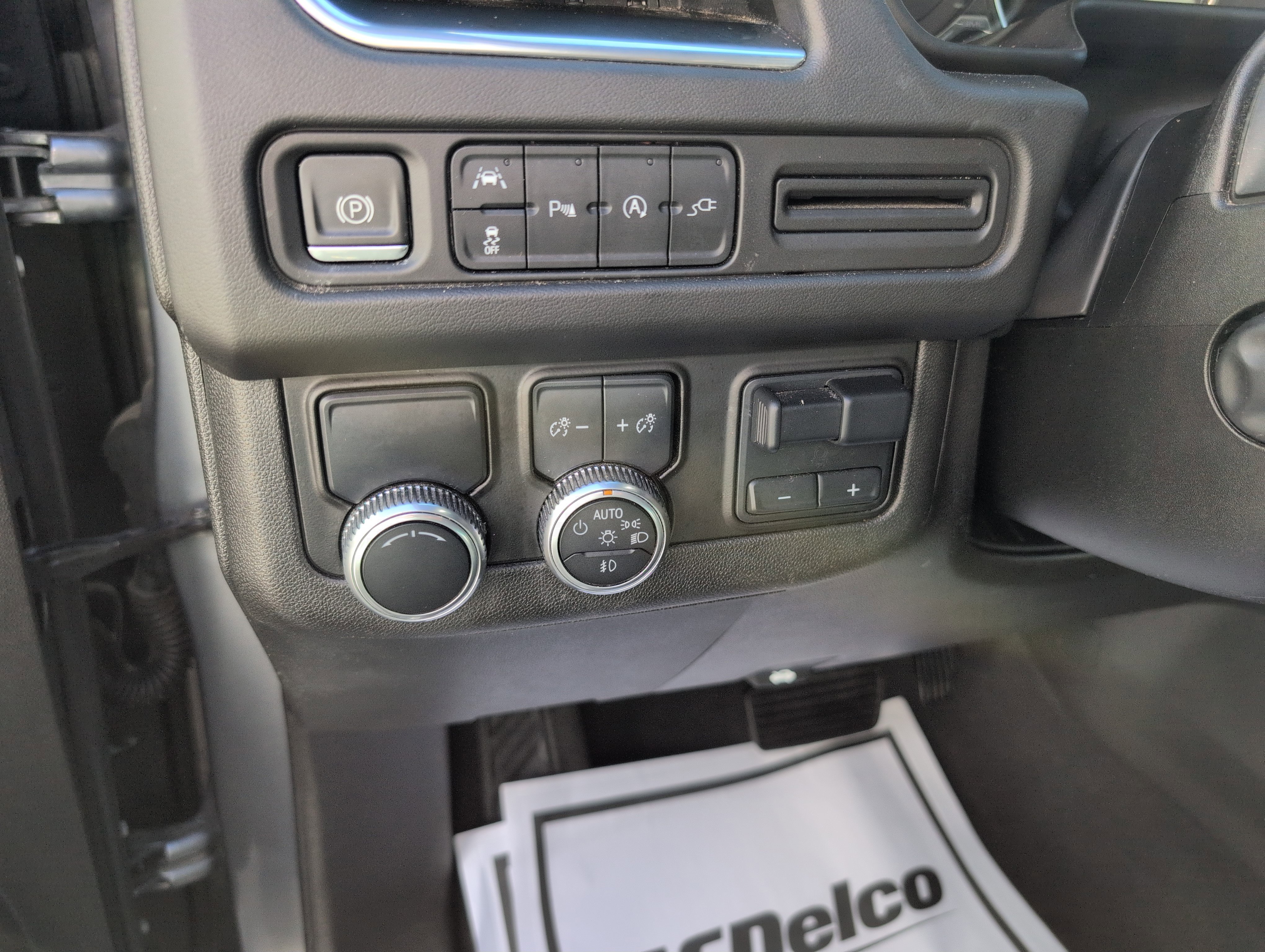 Used 2021 GMC Yukon XL SLT w/ SLT Luxury Plus Package image 20