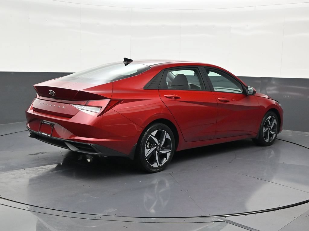 Used 2023 Hyundai Elantra SEL w/ Convenience Package FWD image 5