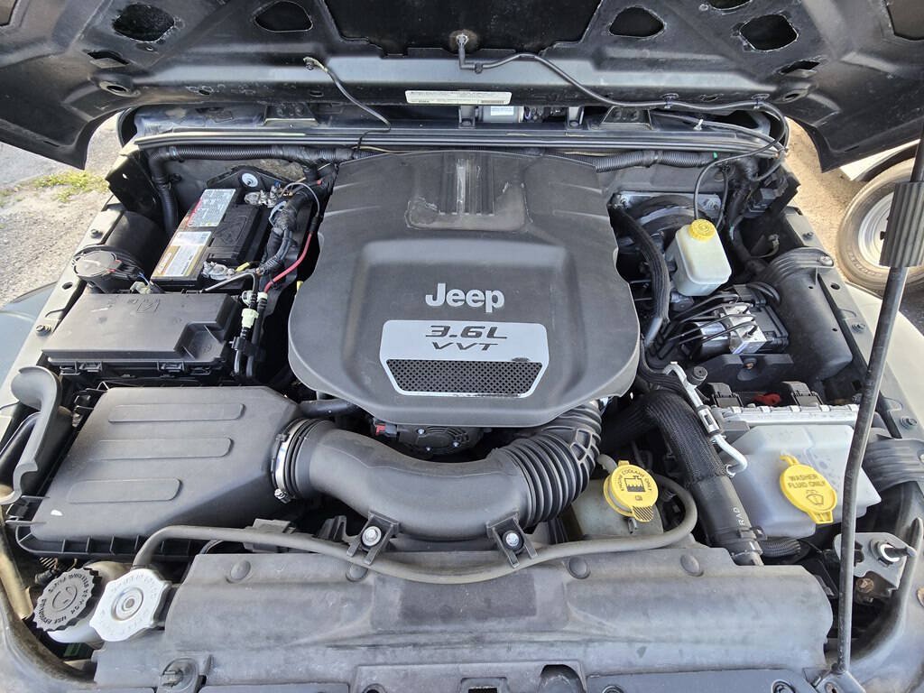 Used 2012 Jeep Wrangler Unlimited Sahara w/ Connectivity Group AWD/4WD image 25