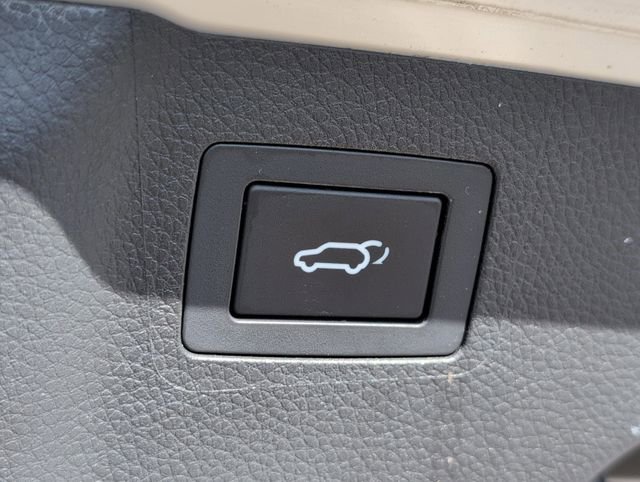 Used 2018 Hyundai Santa Fe Limited image 6