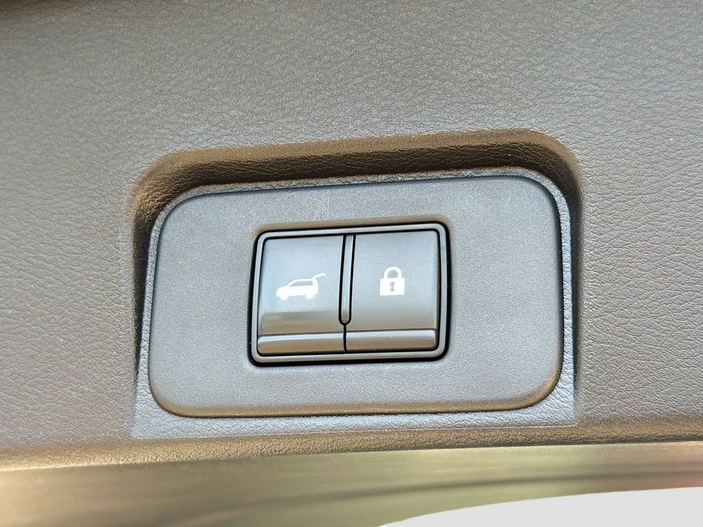 Used 2024 Nissan Rogue SV w/ SV Premium Package image 32