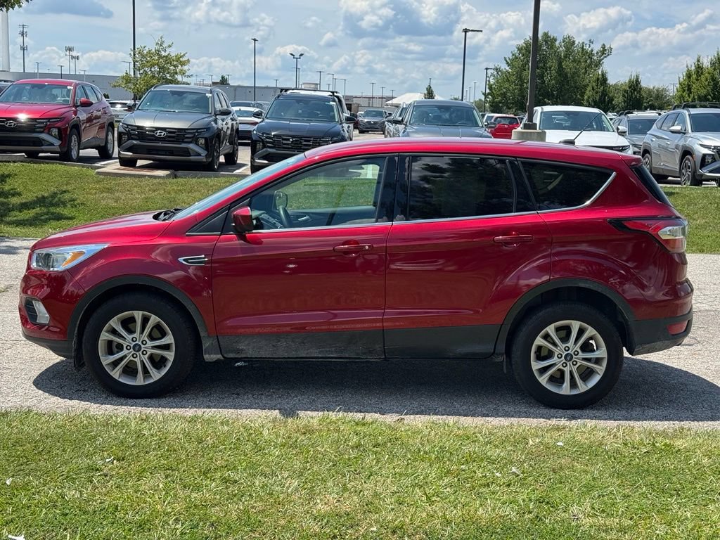 Used 2017 Ford Escape SE FWD image 2