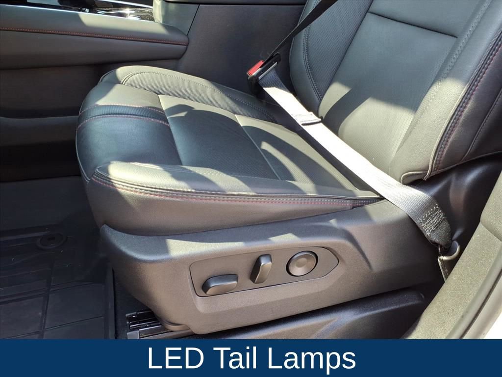 Used 2025 Chevrolet Suburban RST w/ Comfort Package AWD/4WD image 18