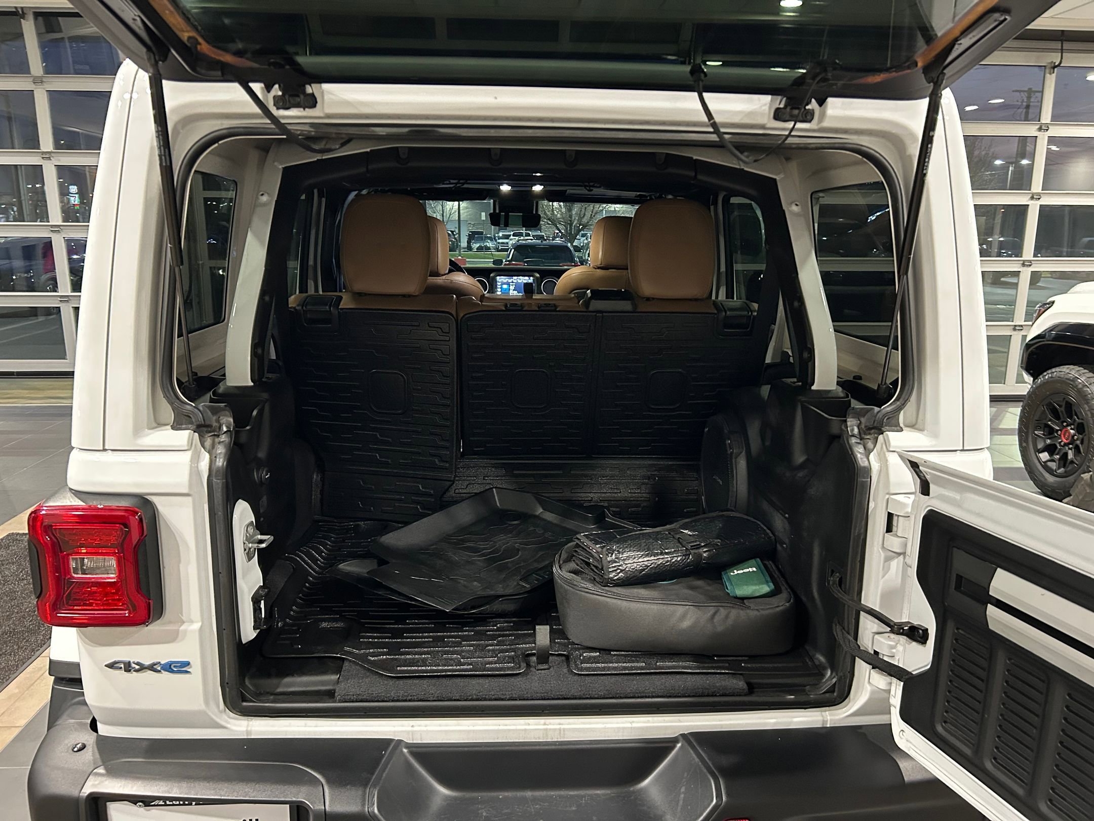 Used 2021 Jeep Wrangler Unlimited Rubicon 4xe w/ Steel Bumper Group image 24