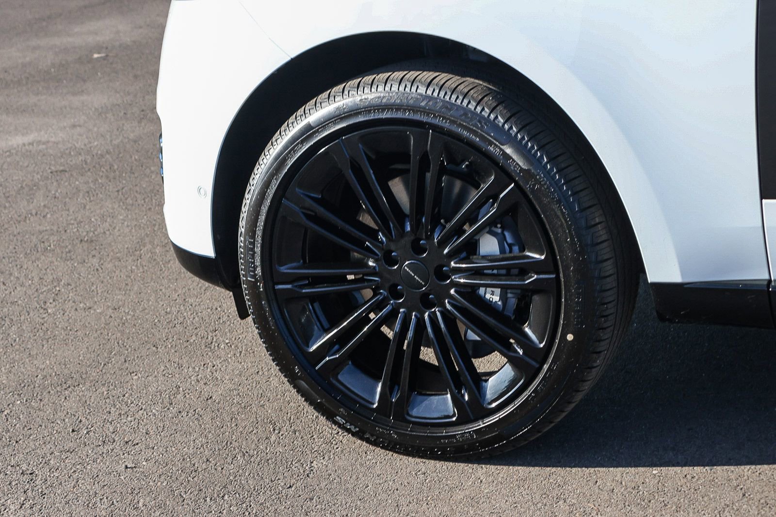 New 2026 Land Rover Range Rover SE image 9