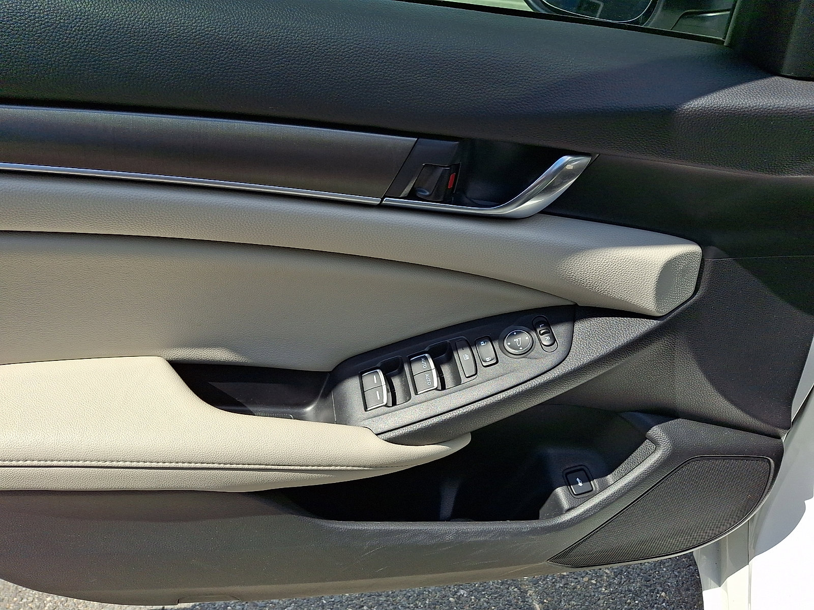Used 2019 Honda Accord LX image 12