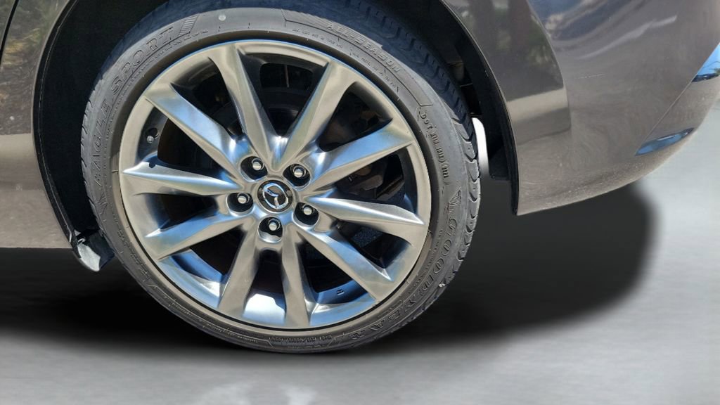 Used 2018 MAZDA MAZDA3 Grand Touring w/ Premium Equipment Package FWD image 11