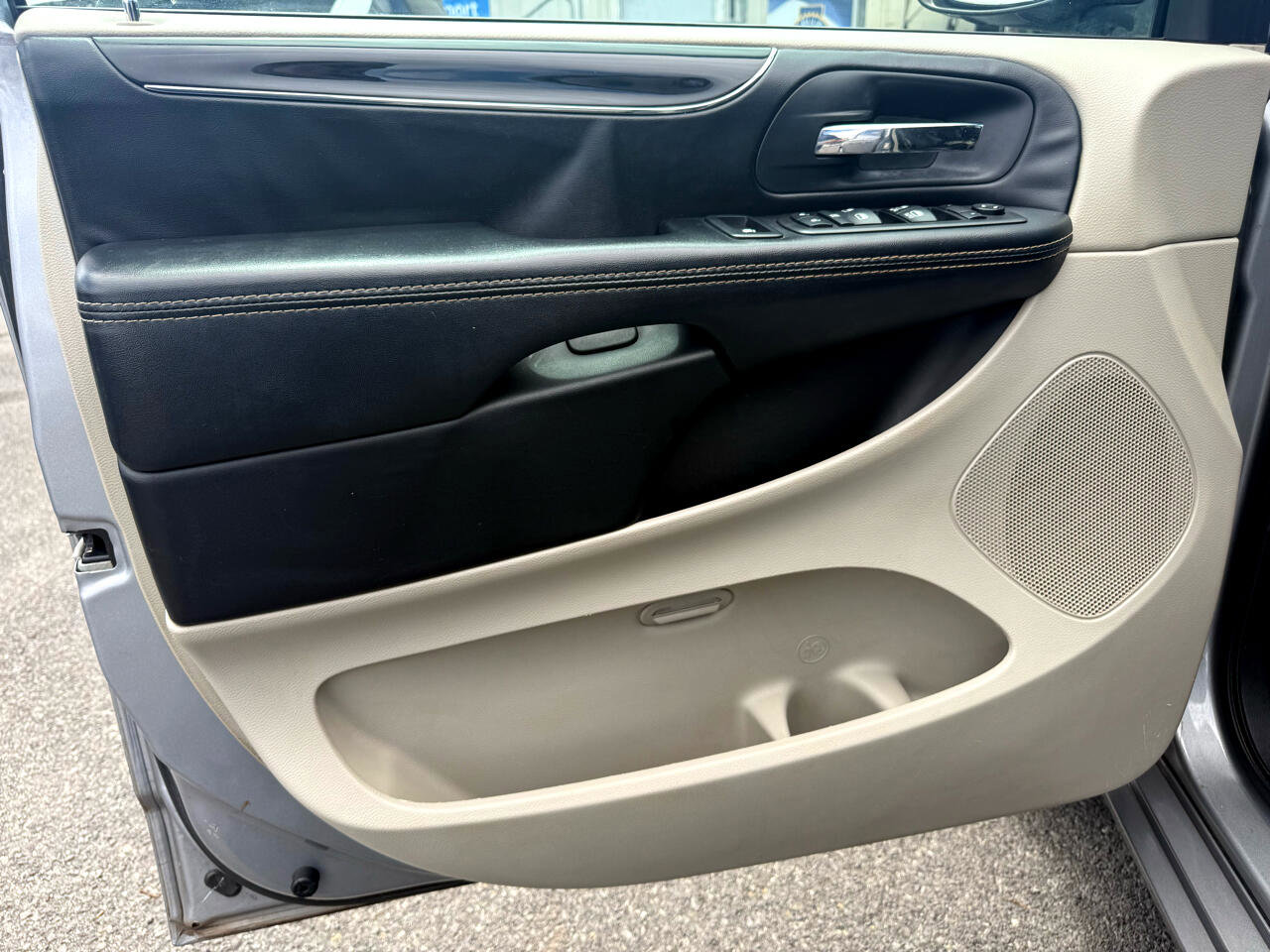 Used 2019 Dodge Grand Caravan SXT image 10