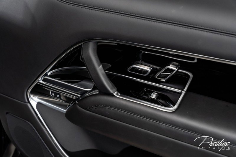 Used 2025 Land Rover Range Rover SE image 37