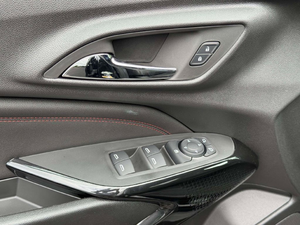 New 2026 Chevrolet Trax RS w/ Sunroof Package FWD image 18