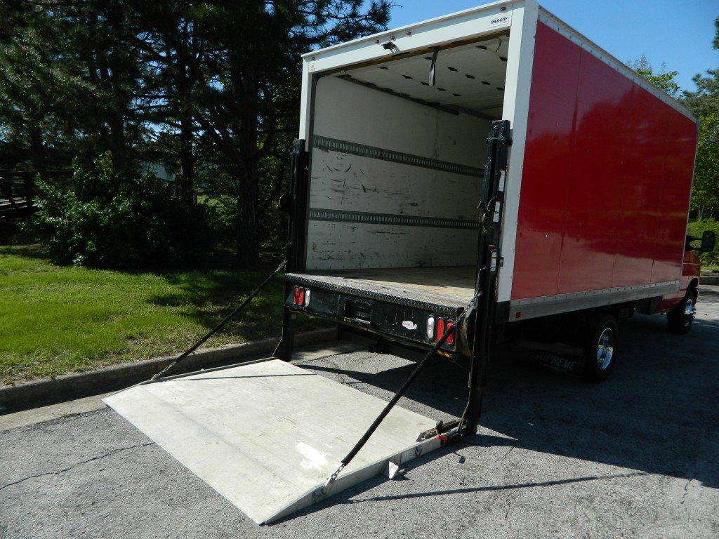 Used 2016 Ford E-450 and Econoline 450 Super Duty w/ Ambulance Prep Package RWD image 10