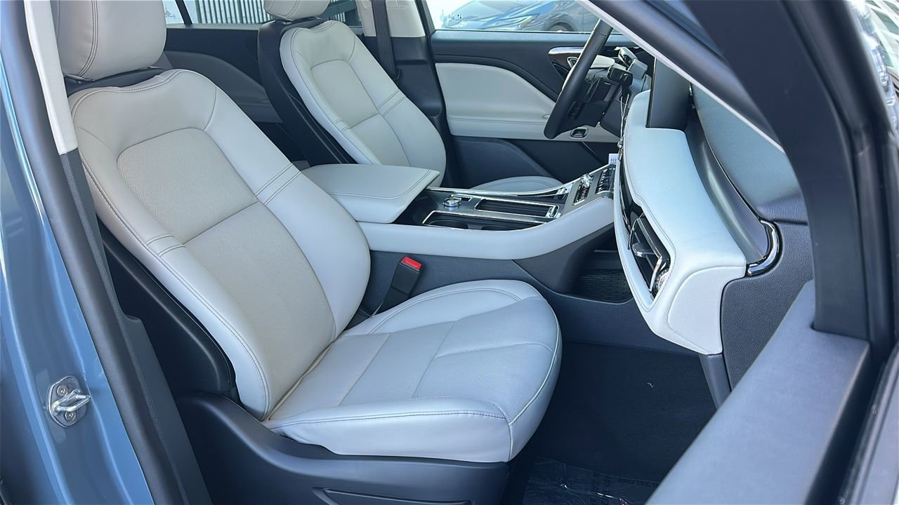 New 2026 Lincoln Aviator AWD image 8