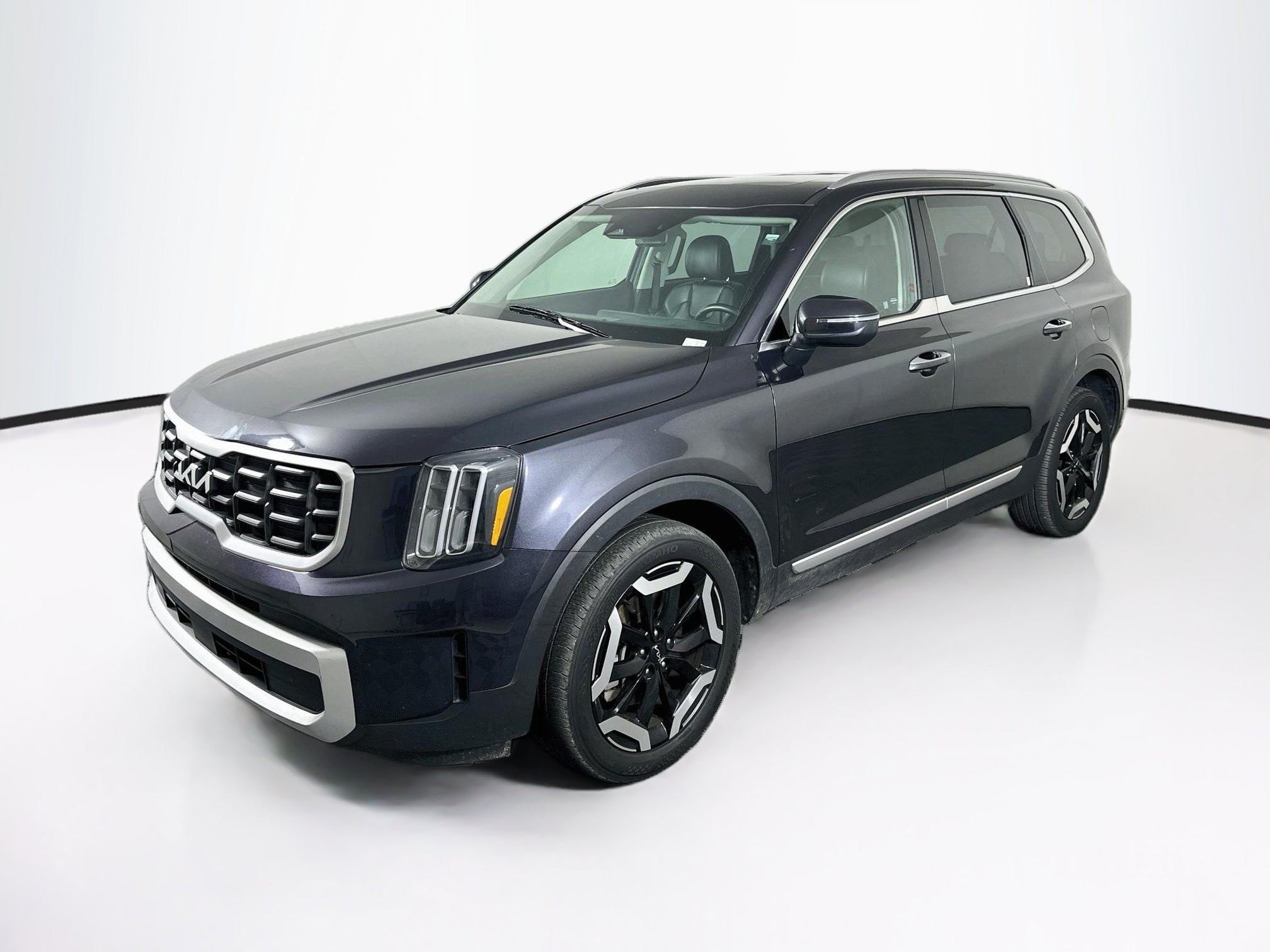 Used 2025 Kia Telluride S FWD image 3