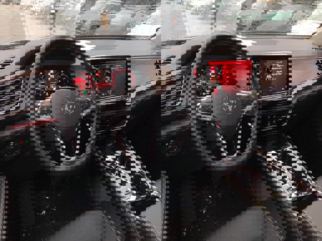 Used 2025 Volkswagen Atlas SEL image 16