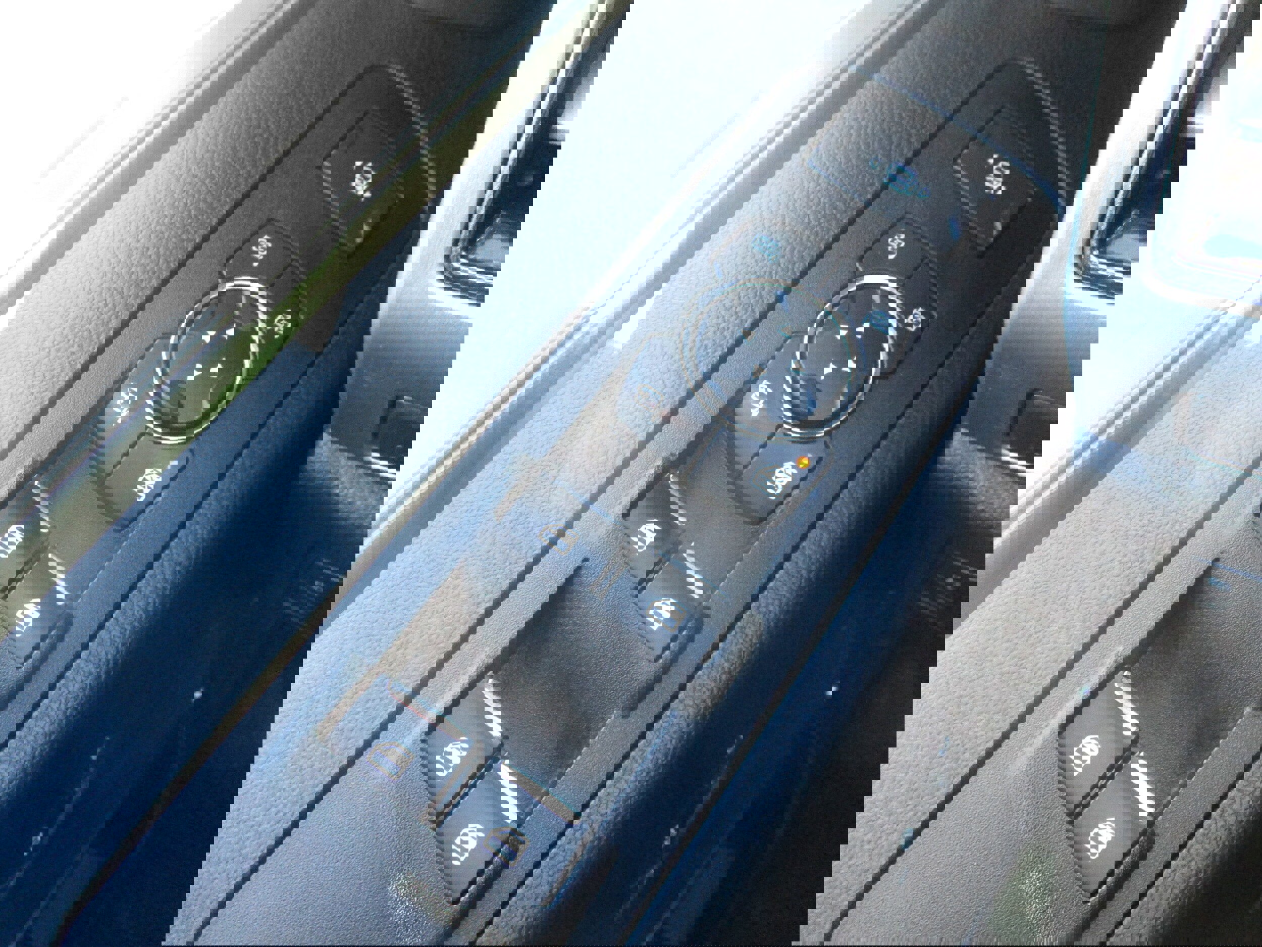 Used 2020 Ford F250 Platinum w/ FX4 Off-Road Package AWD/4WD image 45