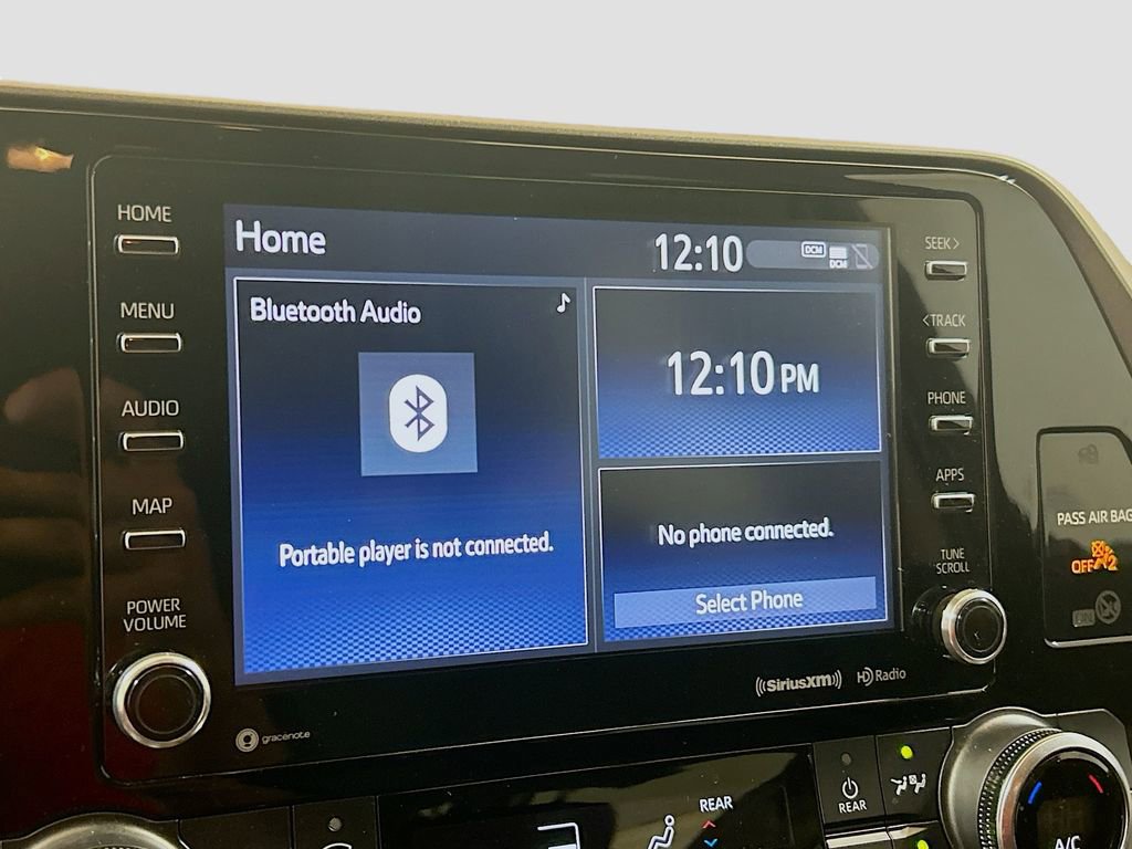 Used 2022 Toyota Highlander LE FWD image 12