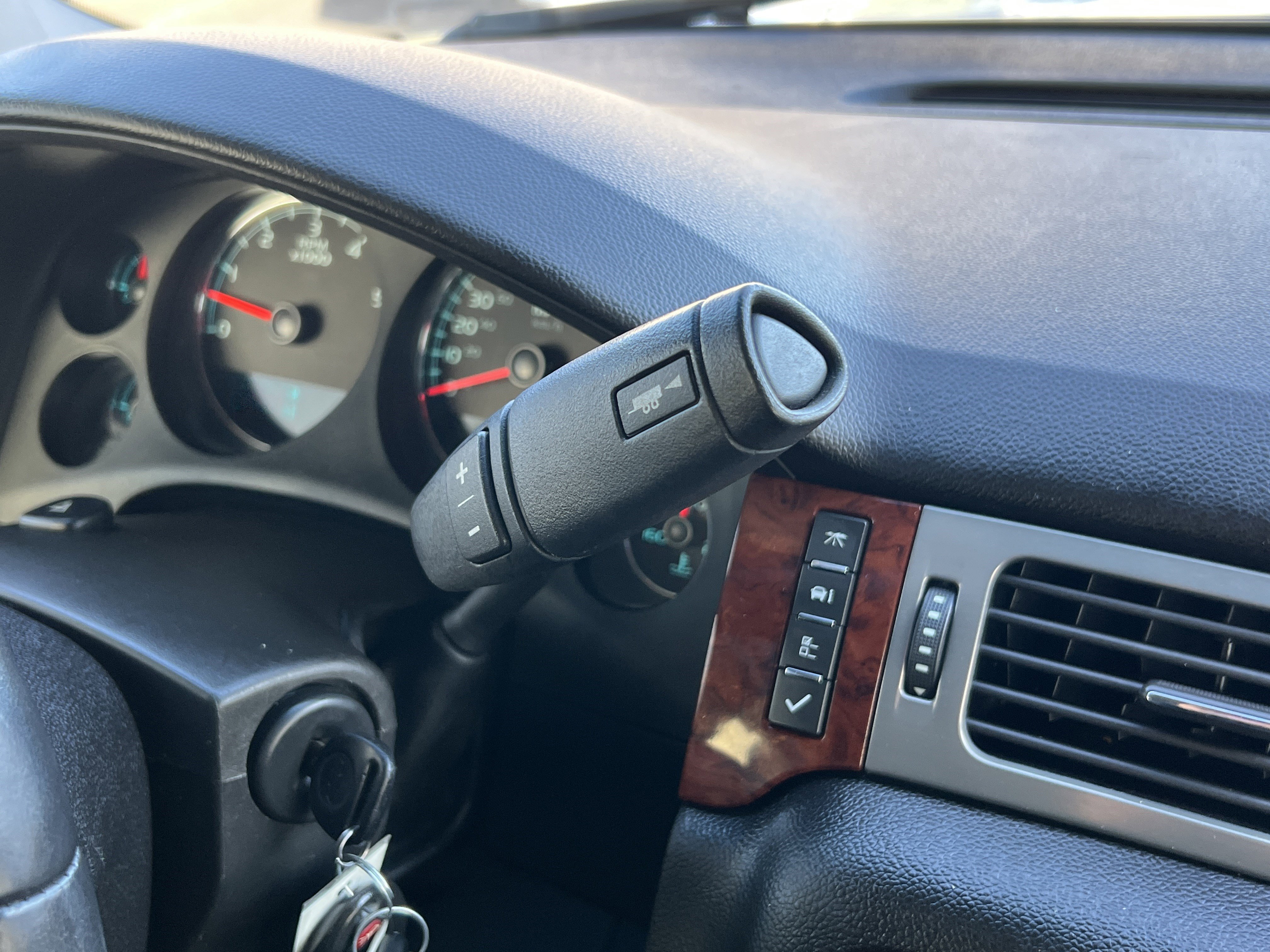 Used 2010 Chevrolet Tahoe LT image 33